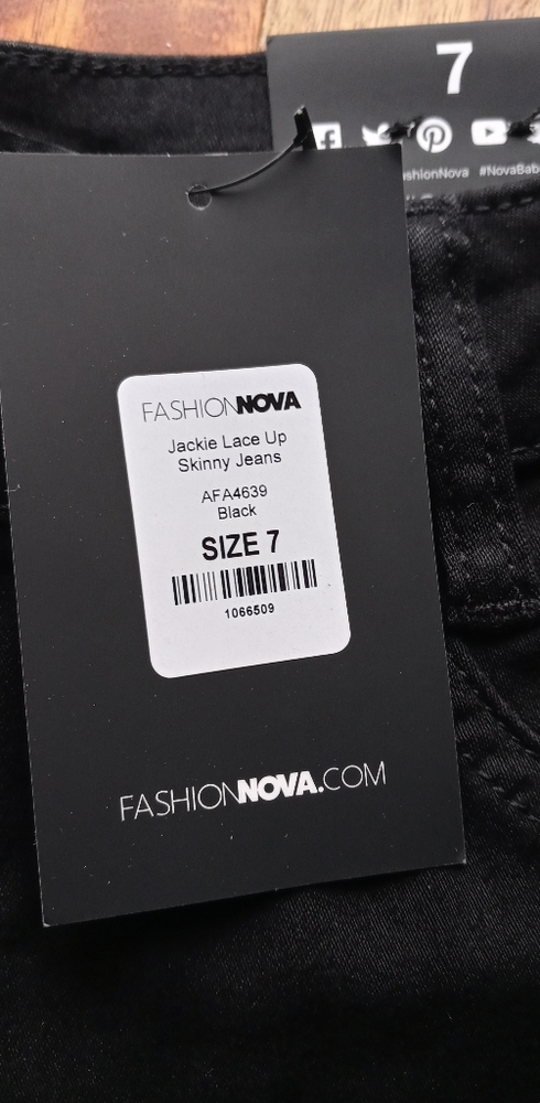 Black women's Fashion Nova jeans NWT Size 7